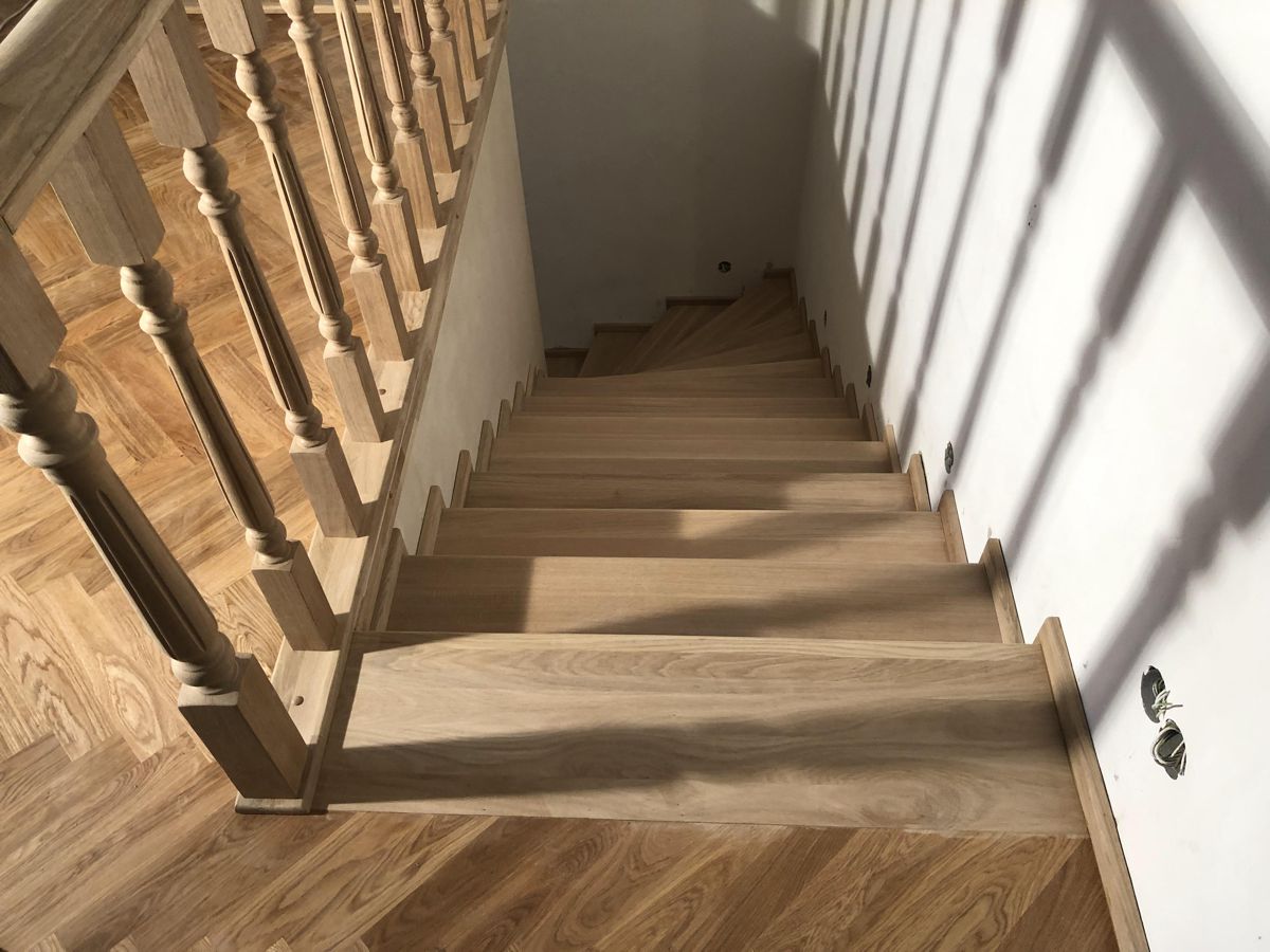 Montáž dubového schodiště 